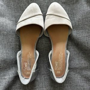TOMS 8W gray & silver flats